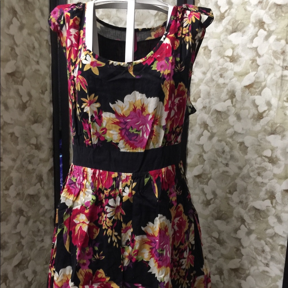 😁 Pretty Floral Dress